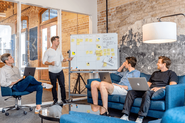 Bild der Postseiten 3 verschiedene Social Media Rollen im Online Gaming Kommunikation und Updates - 3 verschiedene Social Media Rollen im online Gaming